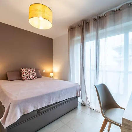 Bright One Bedroom In The Heart Of *